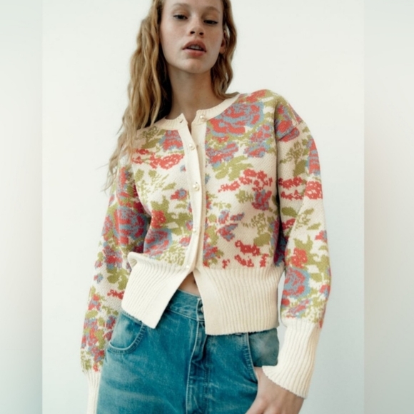 Zara Floral Jacquard Pearl Button Round Neck Cardigan M